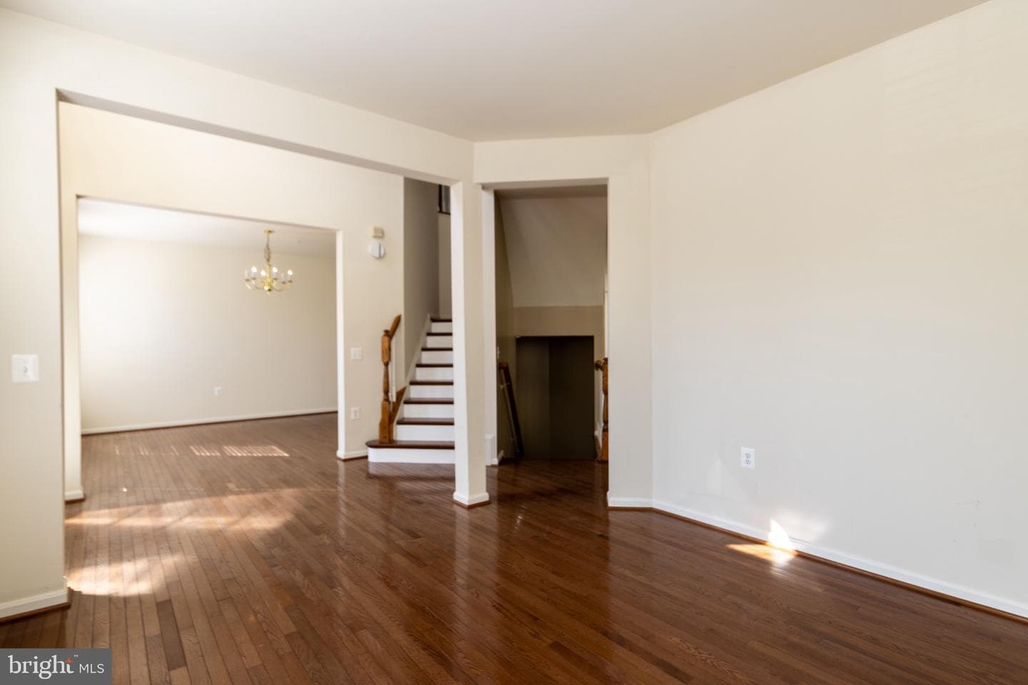 9814 Traver Street photo 6