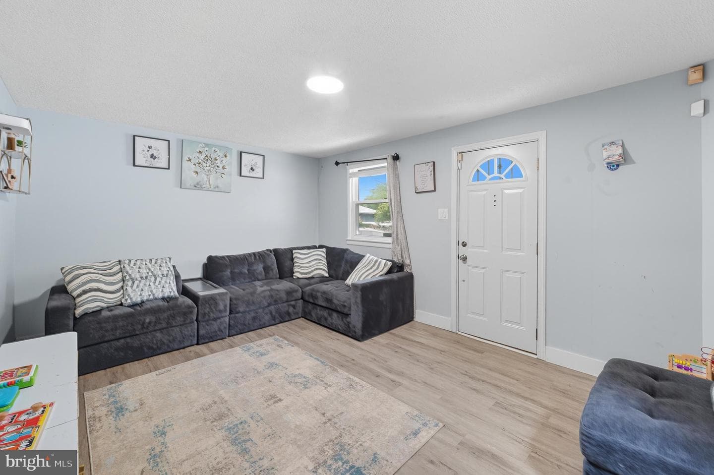 7626 Greenleaf photo 2