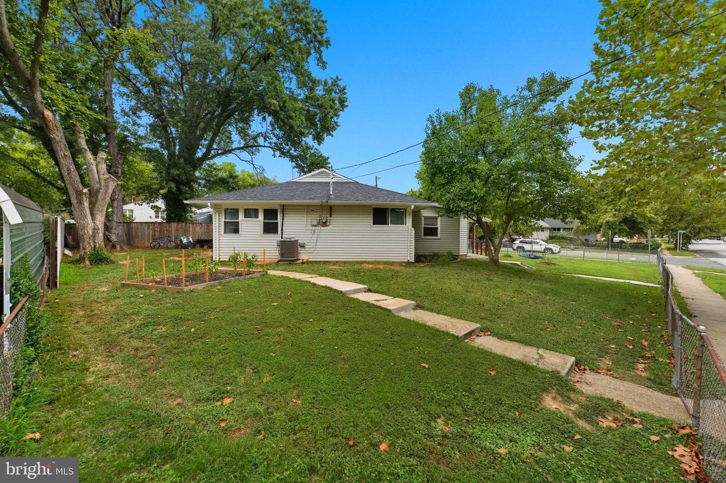 7626 Greenleaf photo 20