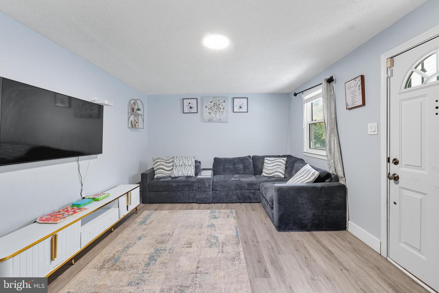 7626 Greenleaf photo 3