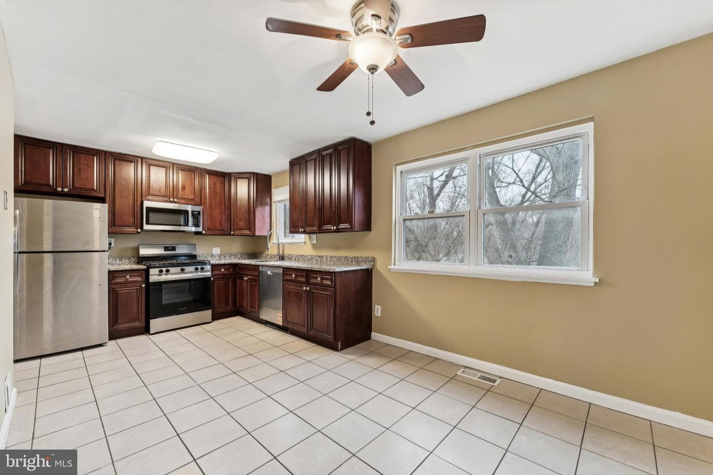 1022 Carrington Avenue photo 6