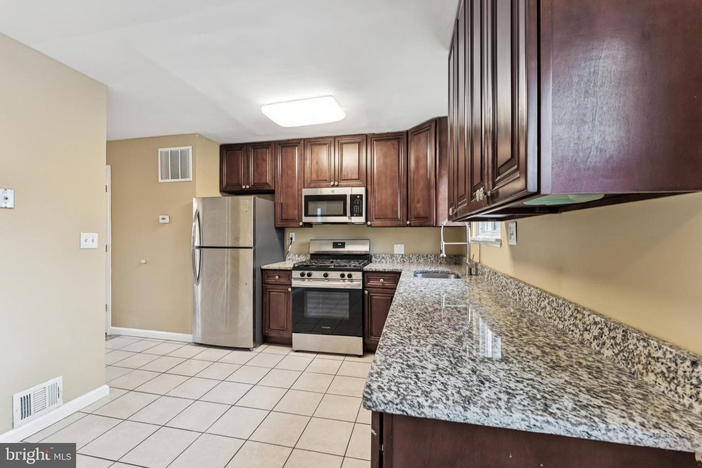 1022 Carrington Avenue photo 7