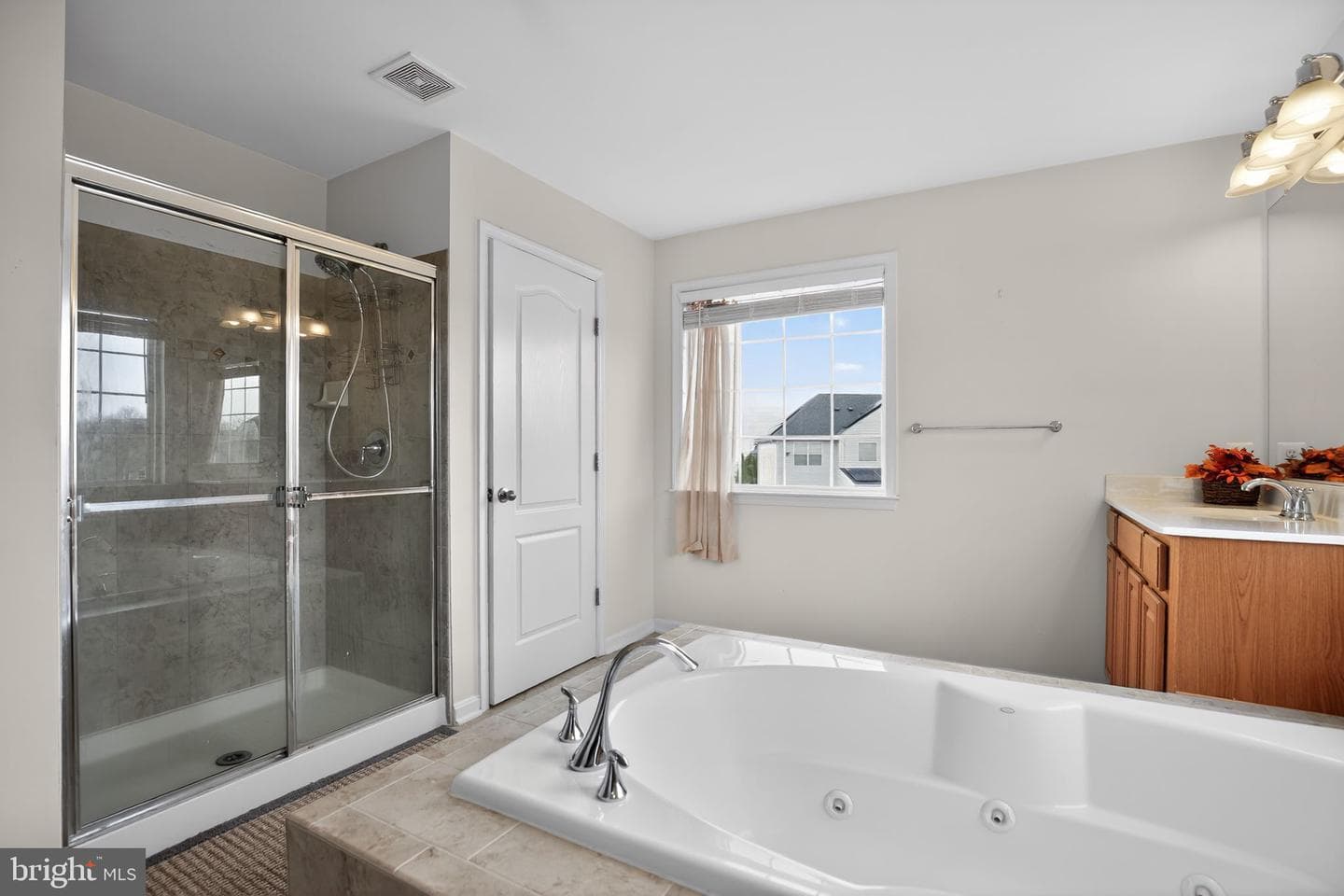 7406 White Plains Lane photo 14