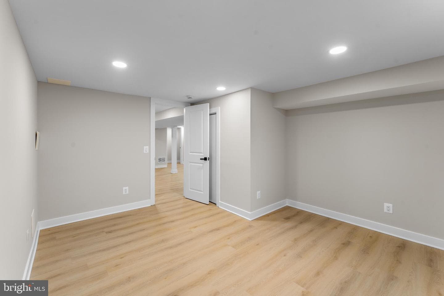 6406 Elmhurst Street photo 40