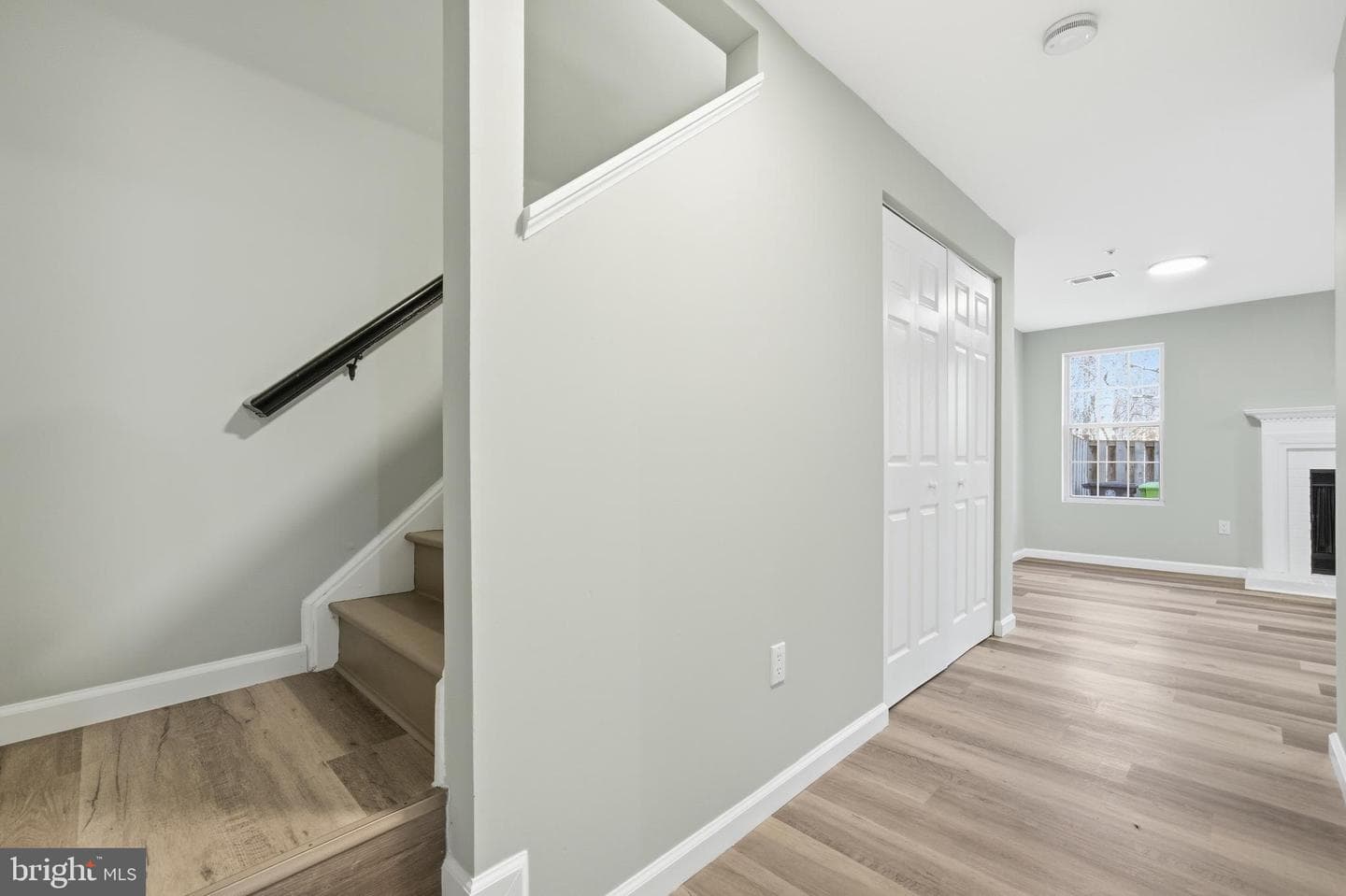 933 Westlake Drive photo 32