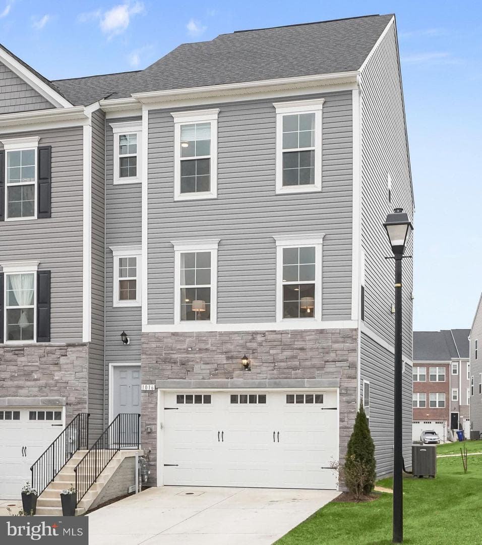 1016 Flester Lane photo 3