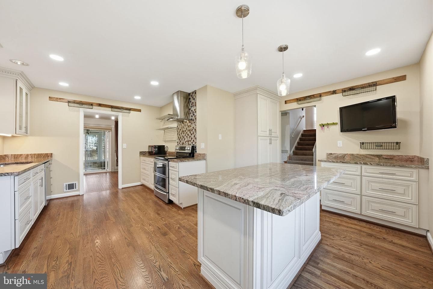 6914 Trowbridge Place photo 10