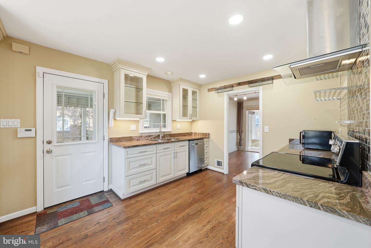 6914 Trowbridge Place photo 12