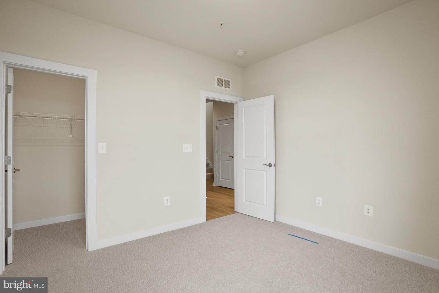 6705 Belcrest Road photo 9