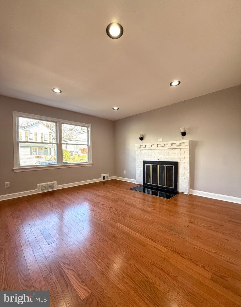 5819 Crown Street photo 4