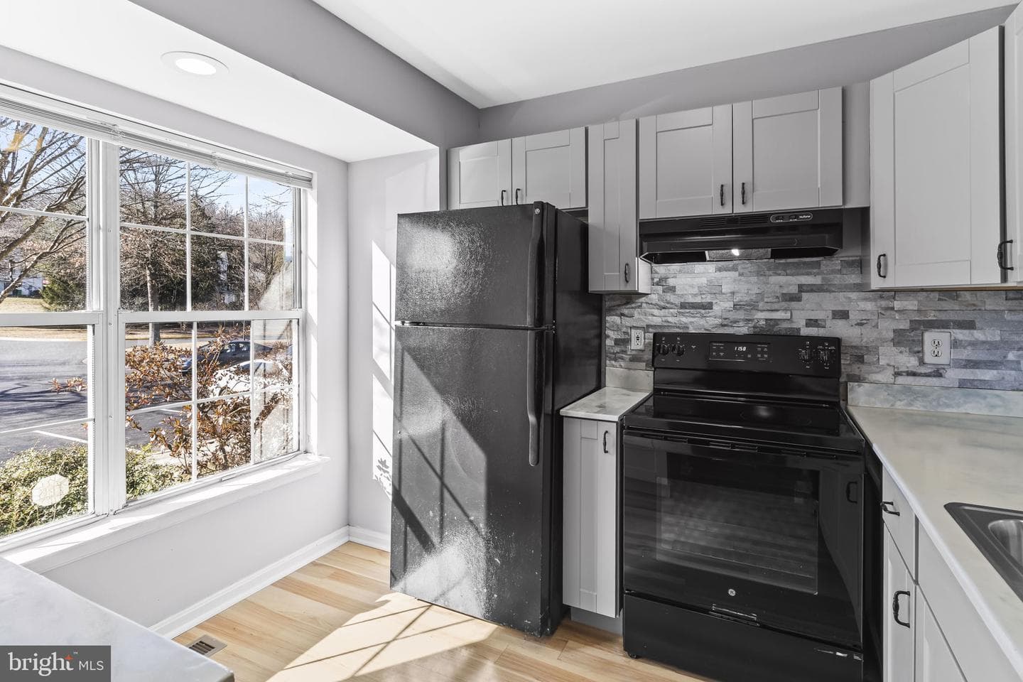 4655 Penzance Place photo 3
