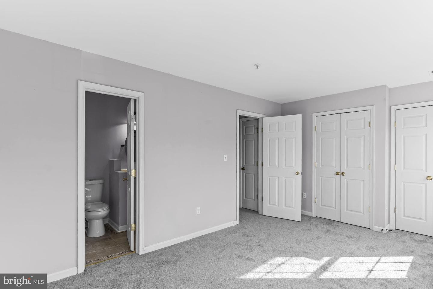 4655 Penzance Place photo 9