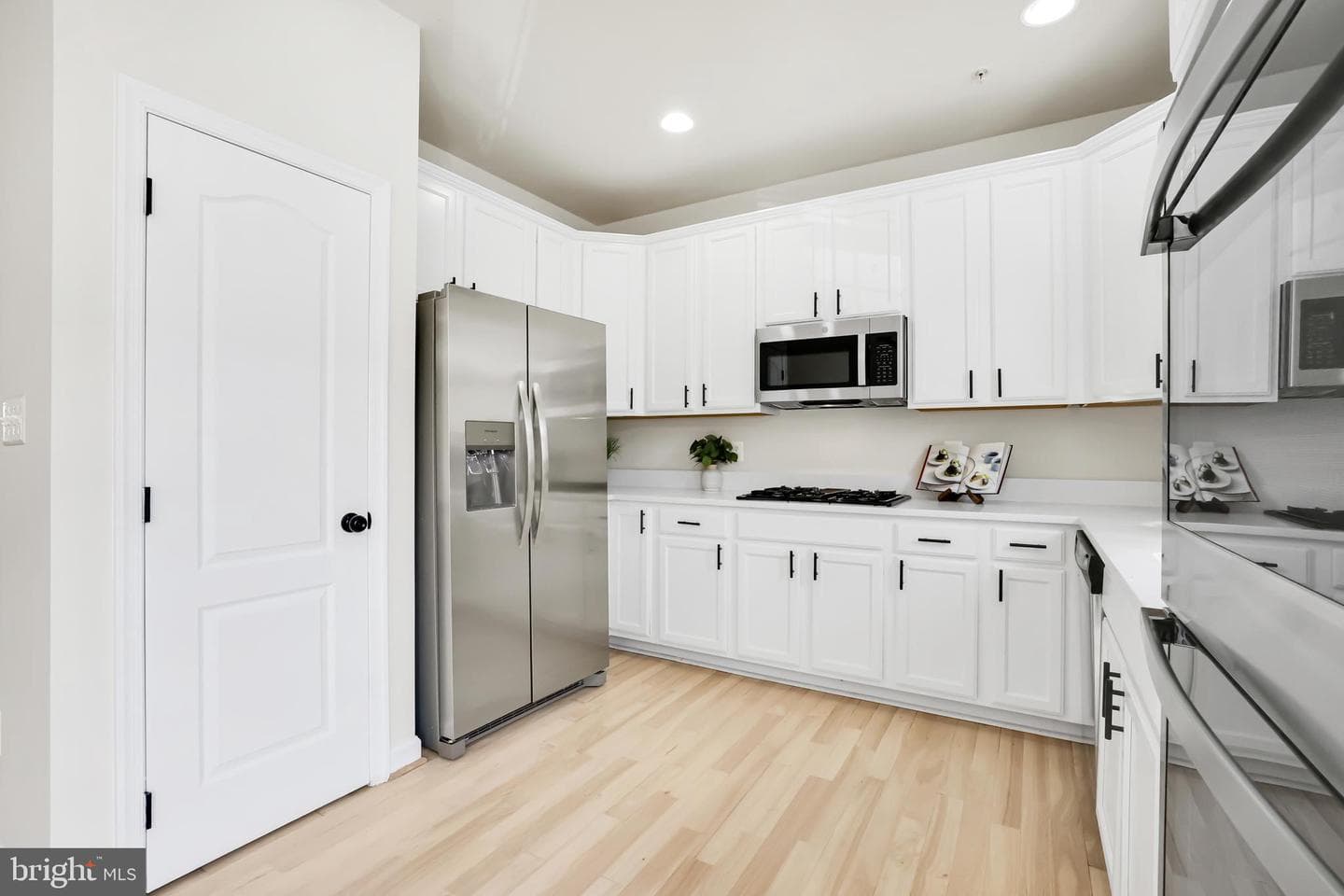4258 Talmadge Circle photo 5