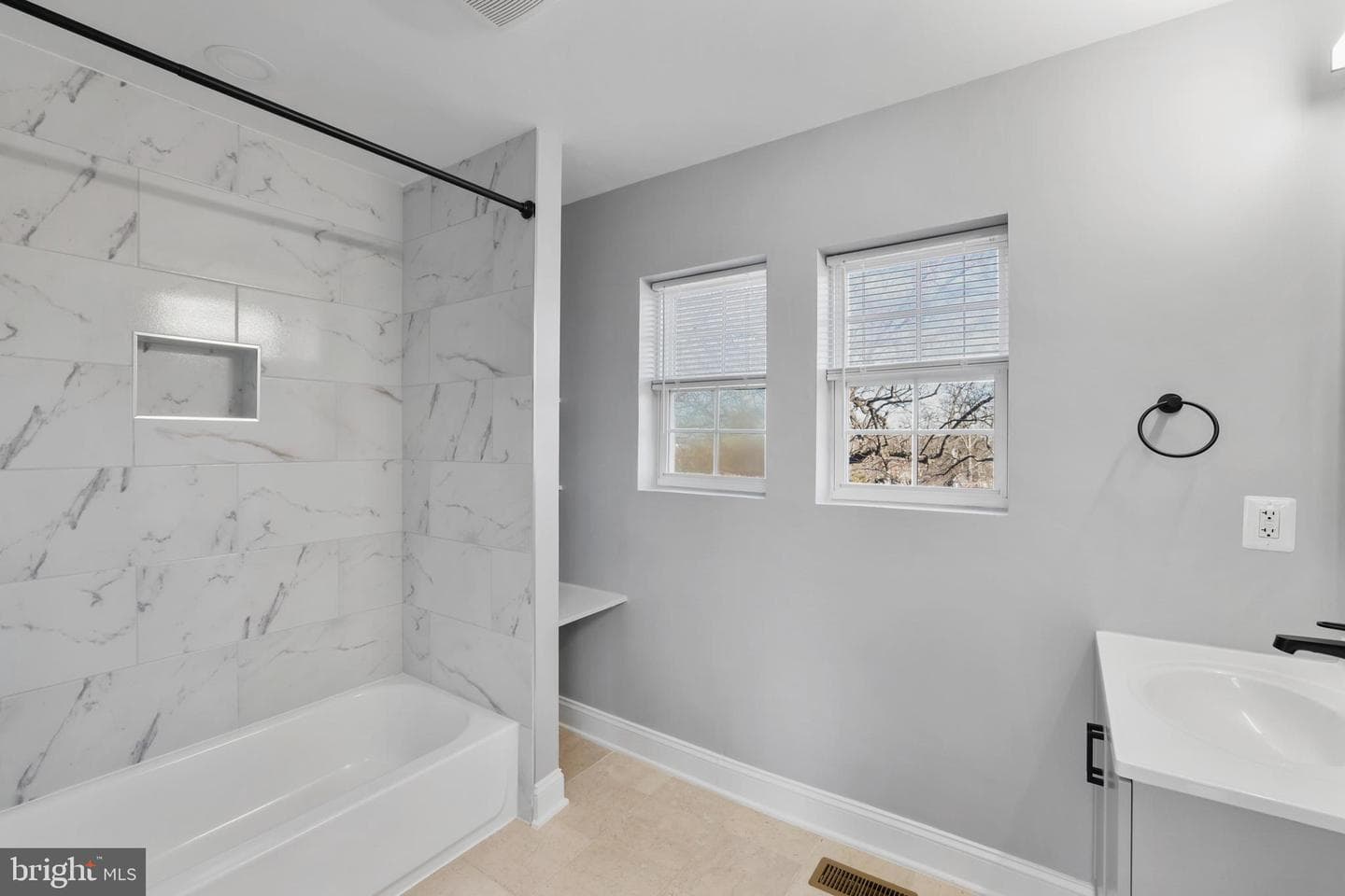 6105 43rd Avenue photo 13