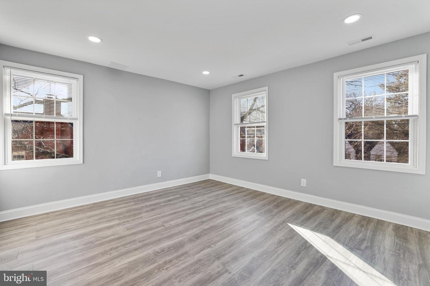 6105 43rd Avenue photo 16