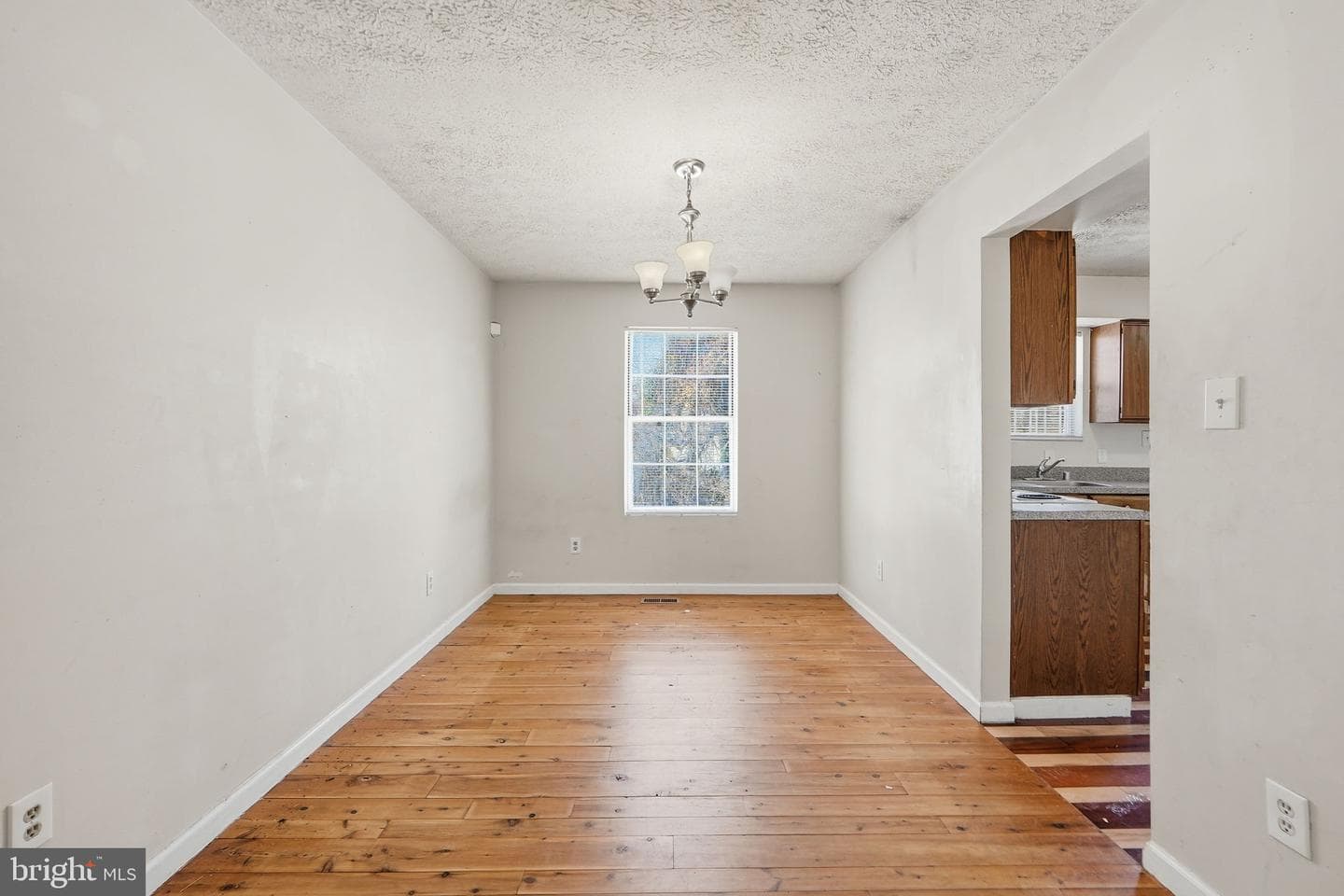 5808 Burgundy Street photo 24