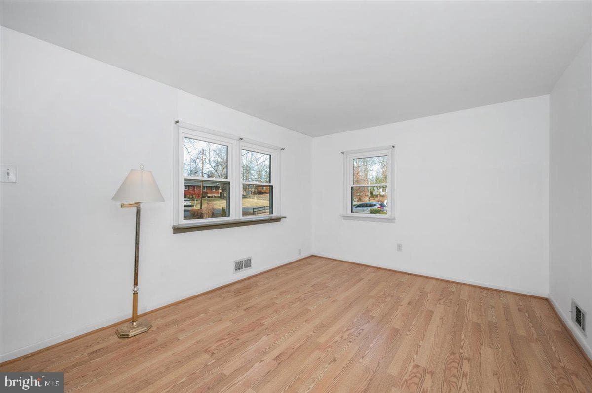 5209 Cochran Road photo 2