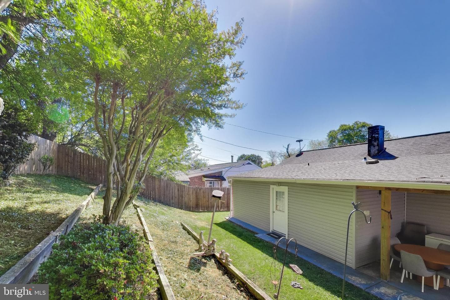 1031 Marton Street photo 33