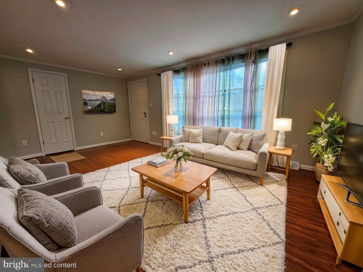 5901 Harrison Avenue photo 2