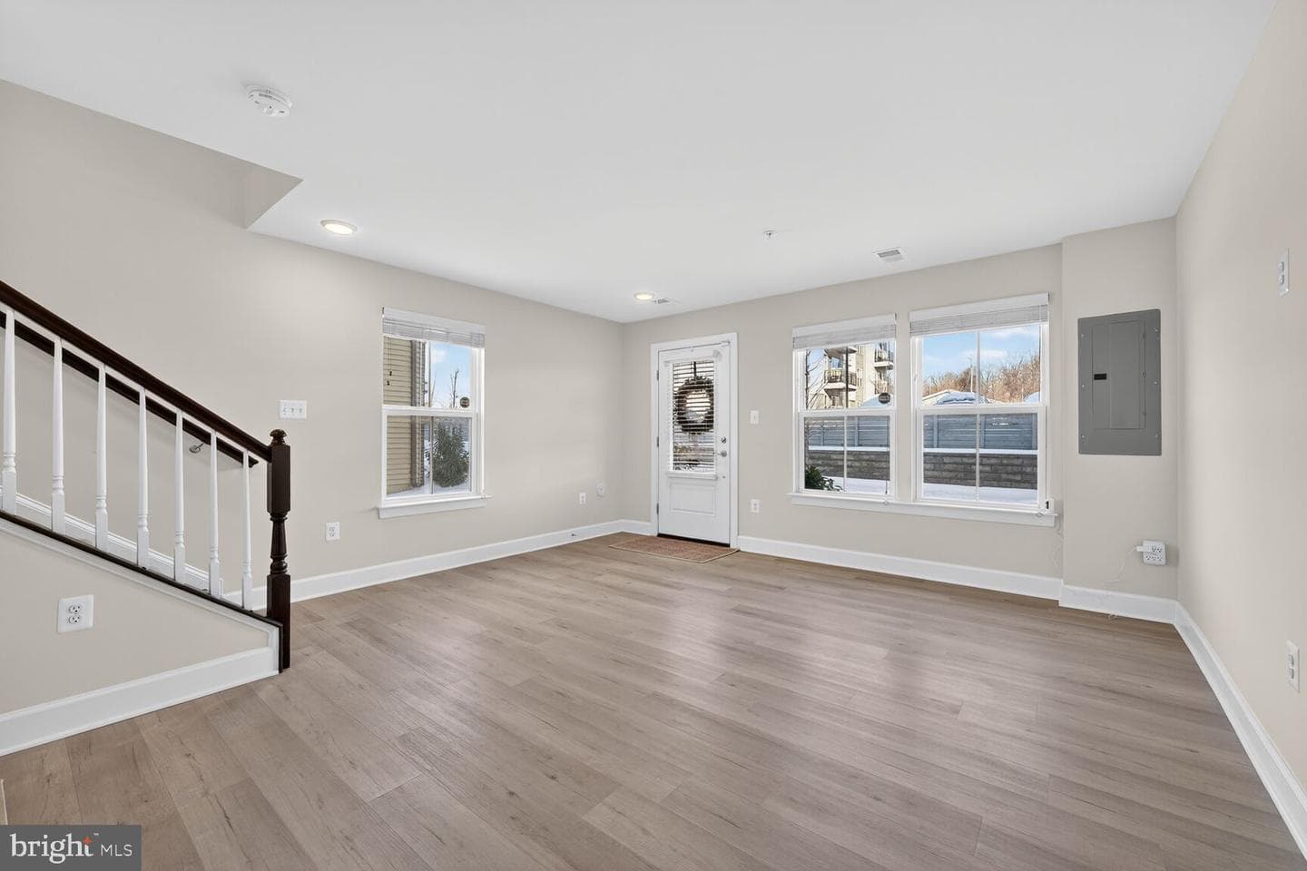 215 Phoenix Drive photo 4