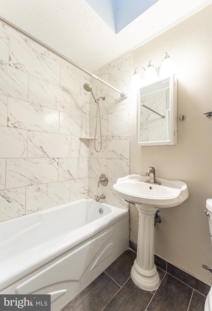 7700 Greenleaf Road photo 17