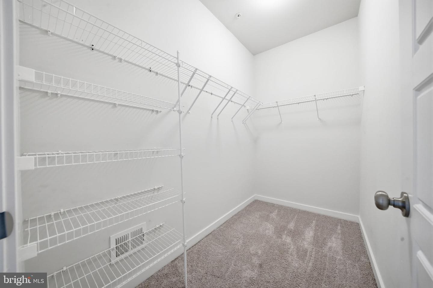 217 Summit Point Boulevard photo 31