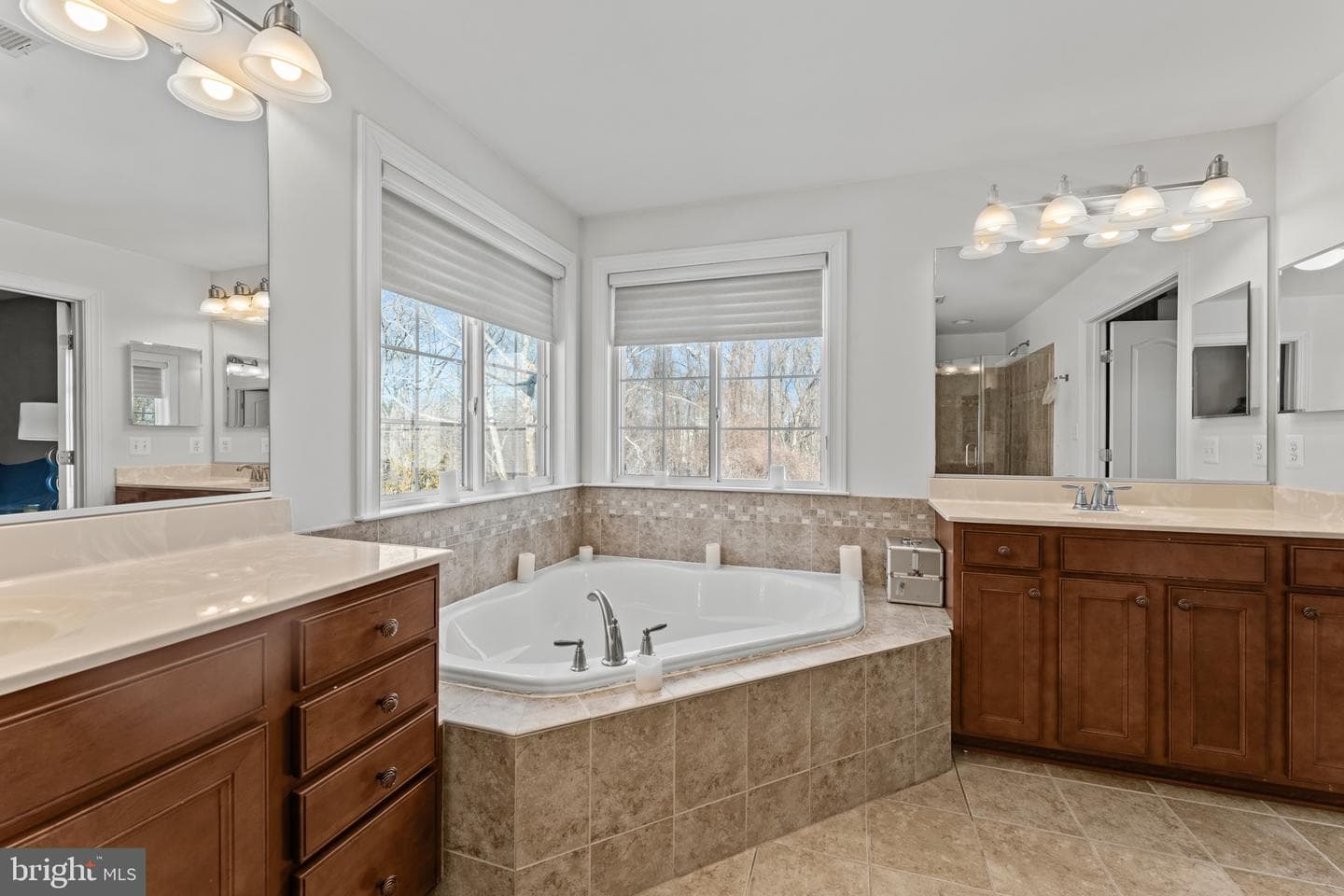 321 Radiant Court photo 48