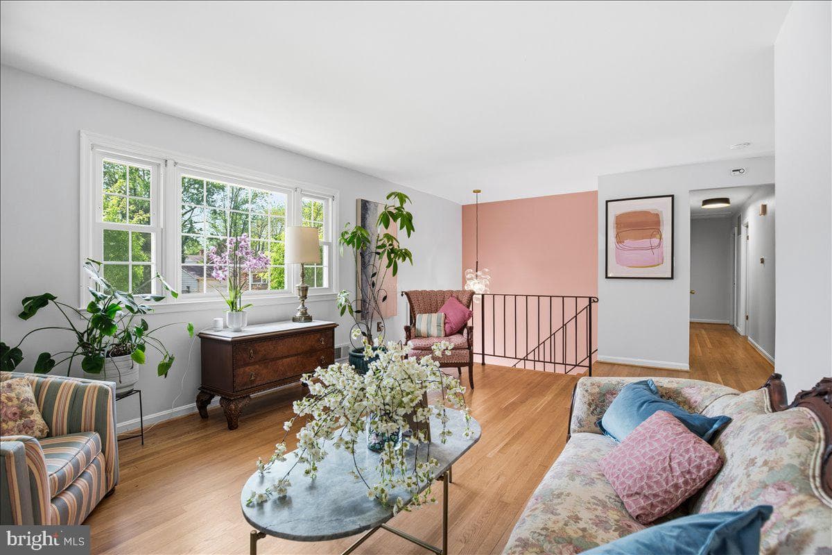 10708 Tyrone Drive photo 5