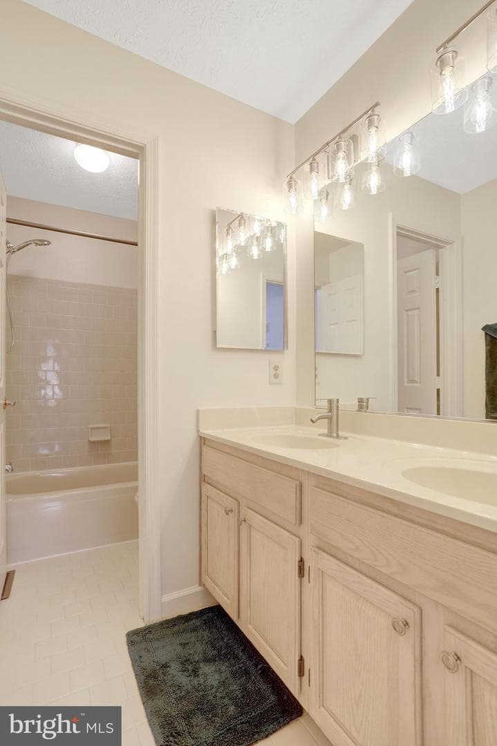 1407 Aragona Boulevard photo 60