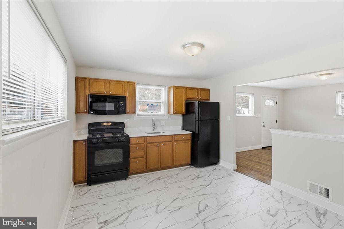 405 Birchleaf Avenue photo 10