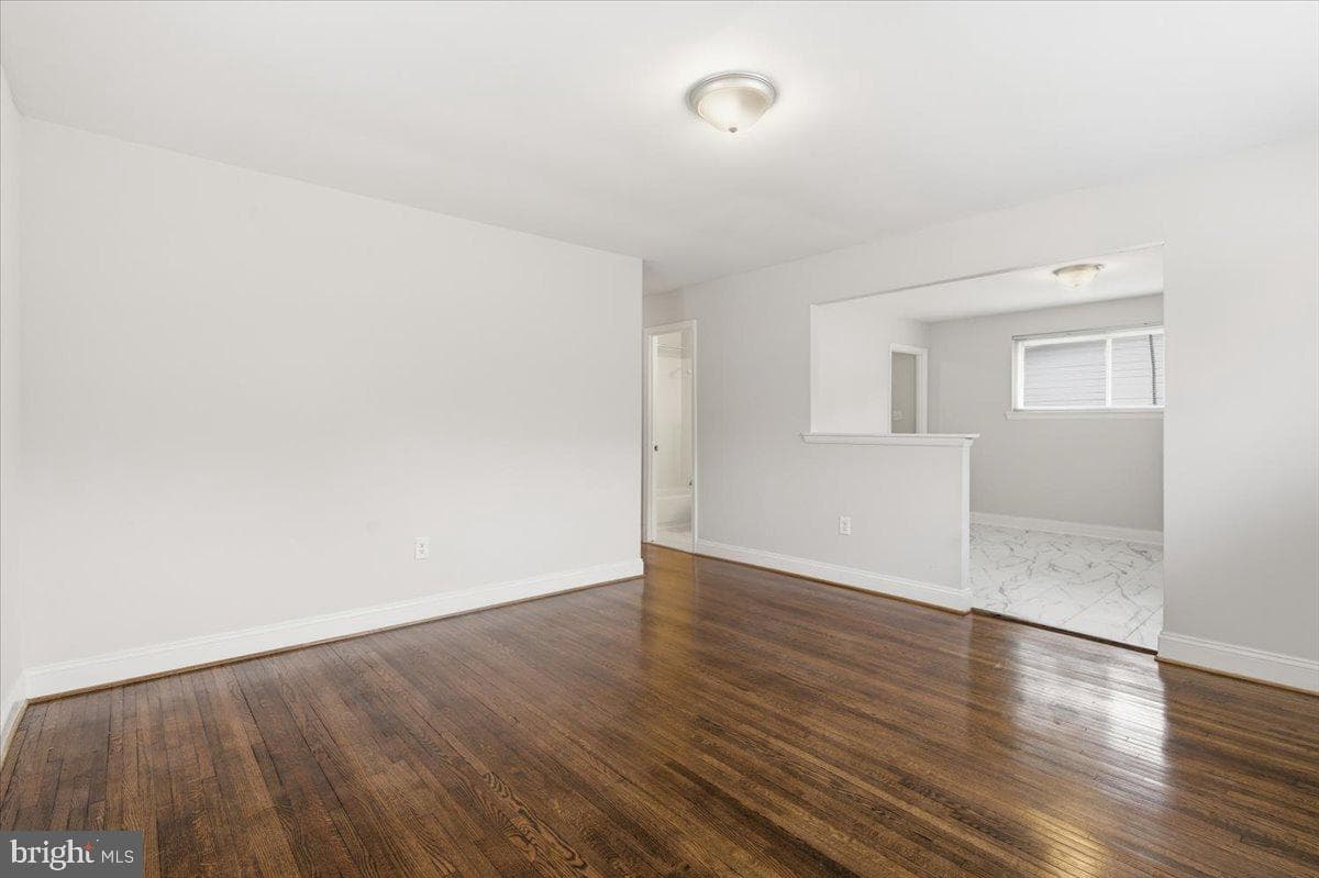 405 Birchleaf Avenue photo 5