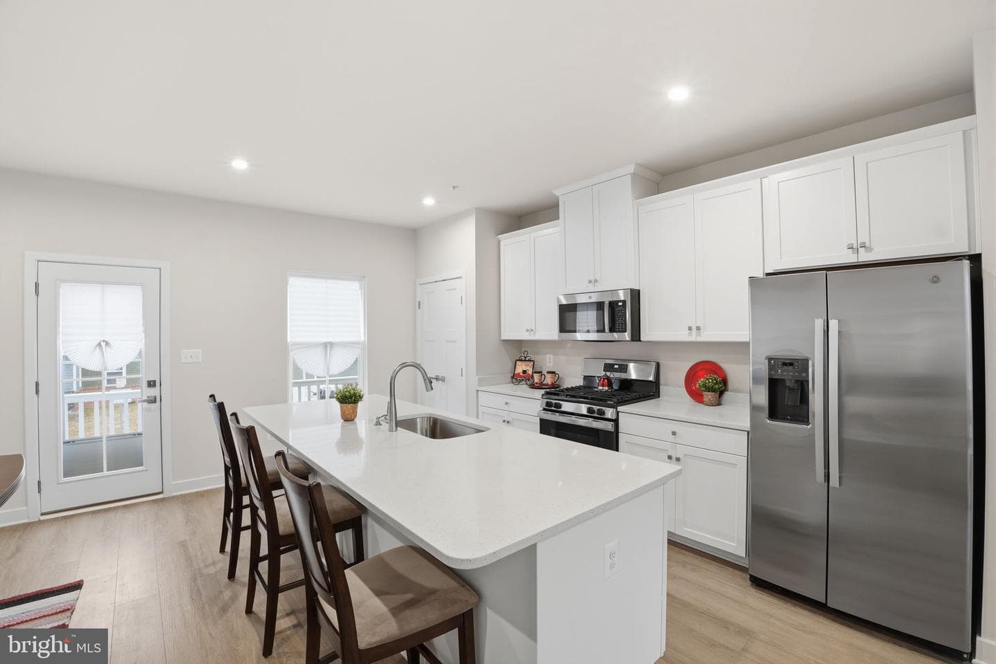 8437 Hamlin Street photo 3