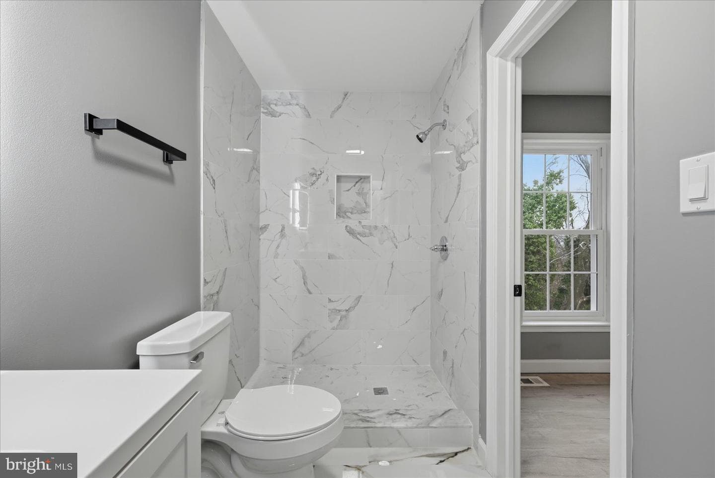 6915 Adel Street photo 16
