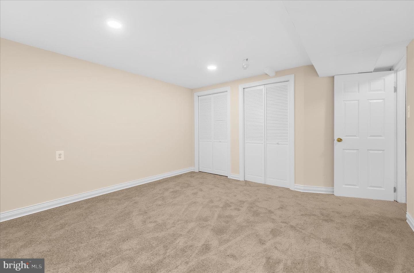 8611 Girard Street photo 31