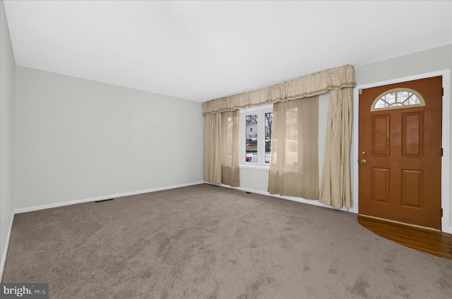 8611 Girard Street photo 5