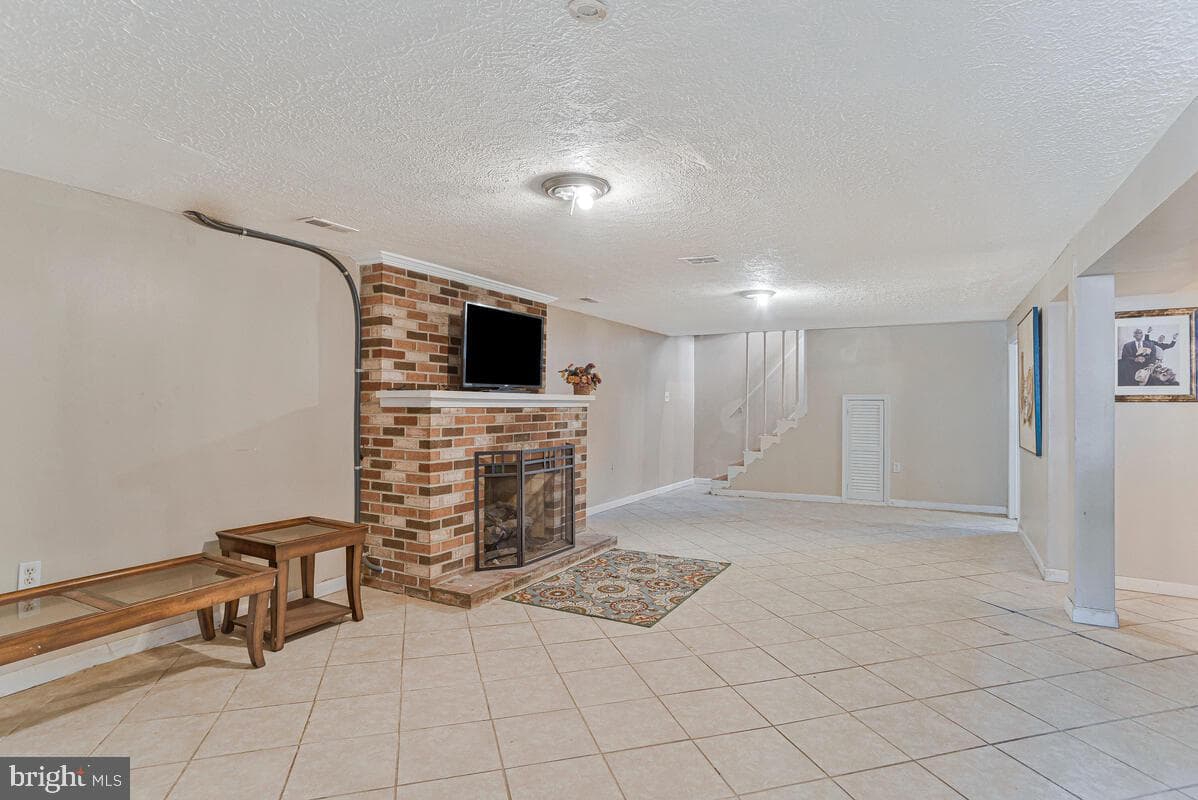 9012 Phyllis Drive photo 24
