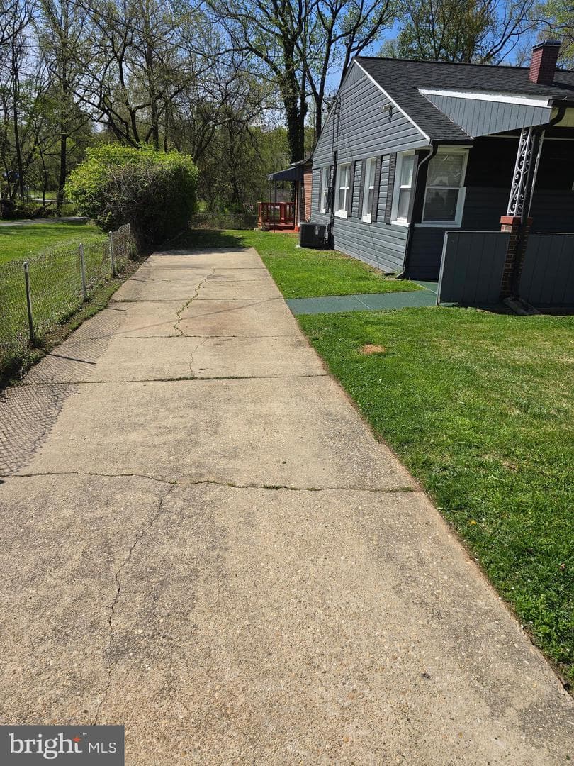 7627 Greenleaf Road photo 32