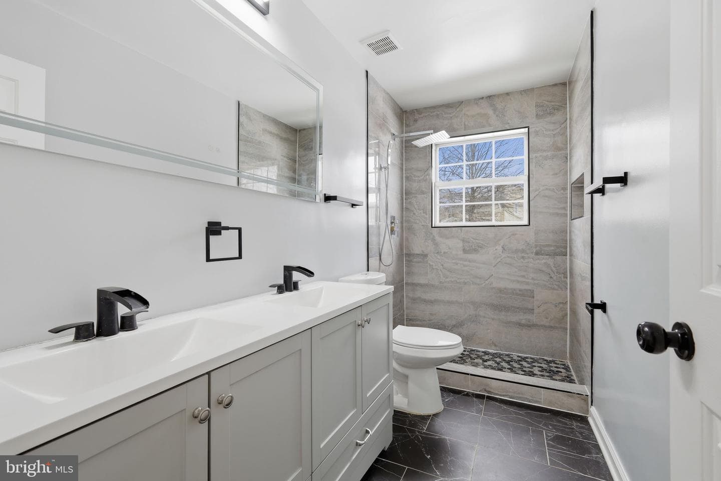 1811 Iverson Street photo 19
