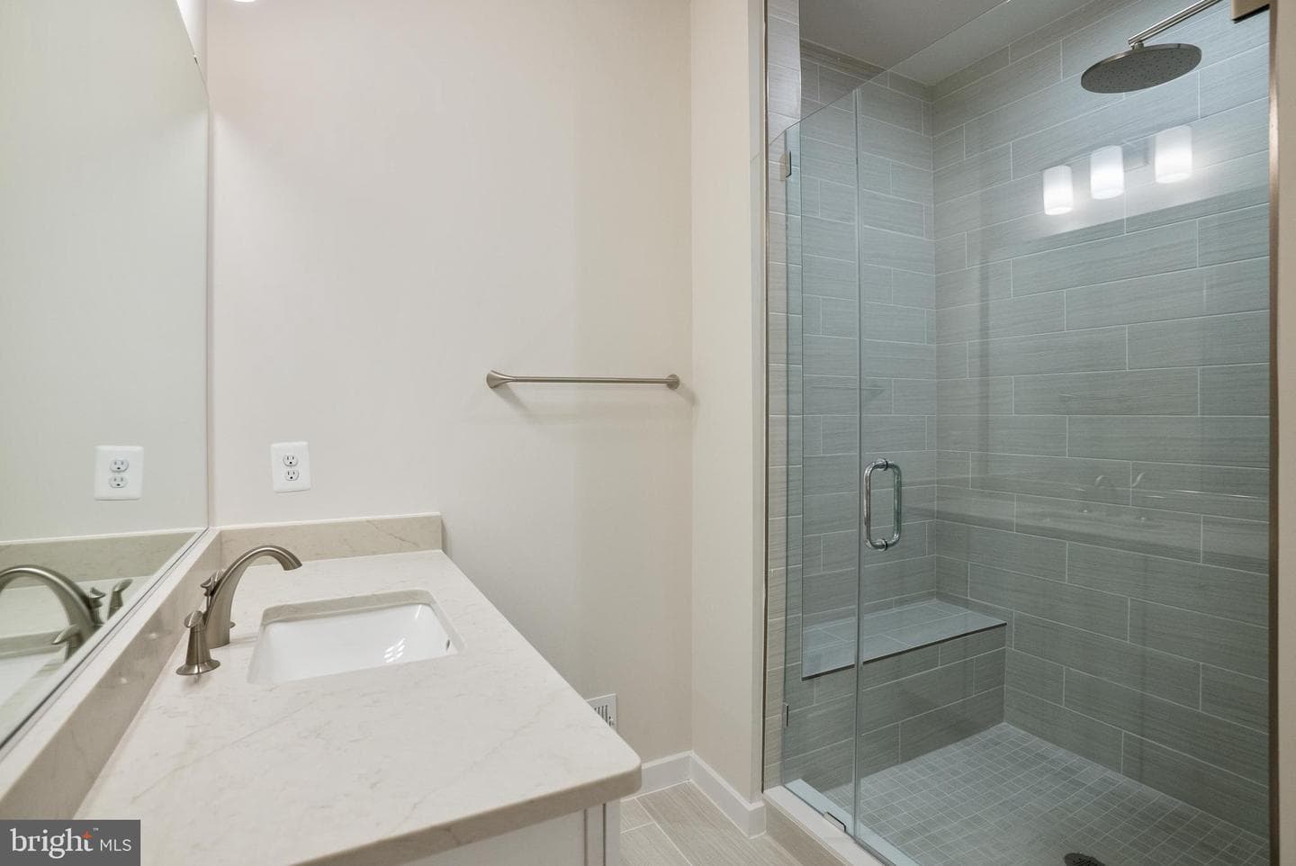 6713 Belcrest Road photo 20