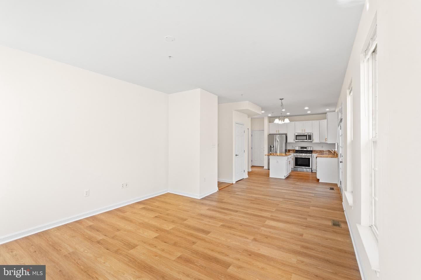 9602 Stuart Lane photo 11