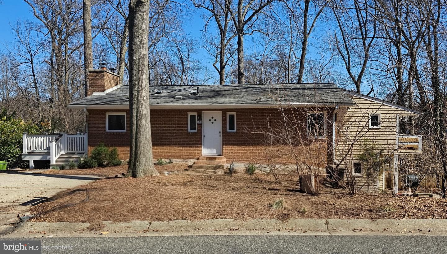 8 Lakeside Drive photo 1