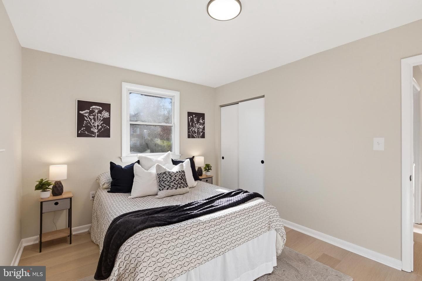 2102 Trafalgar Drive photo 20