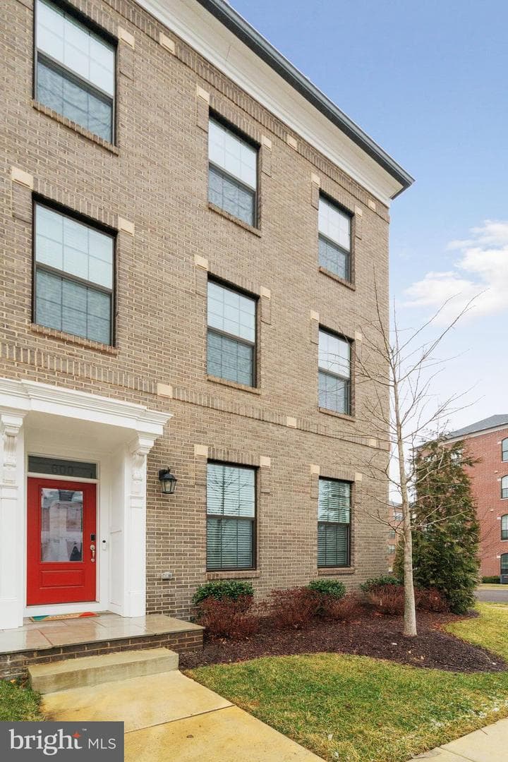 600 Halsey Way photo 5