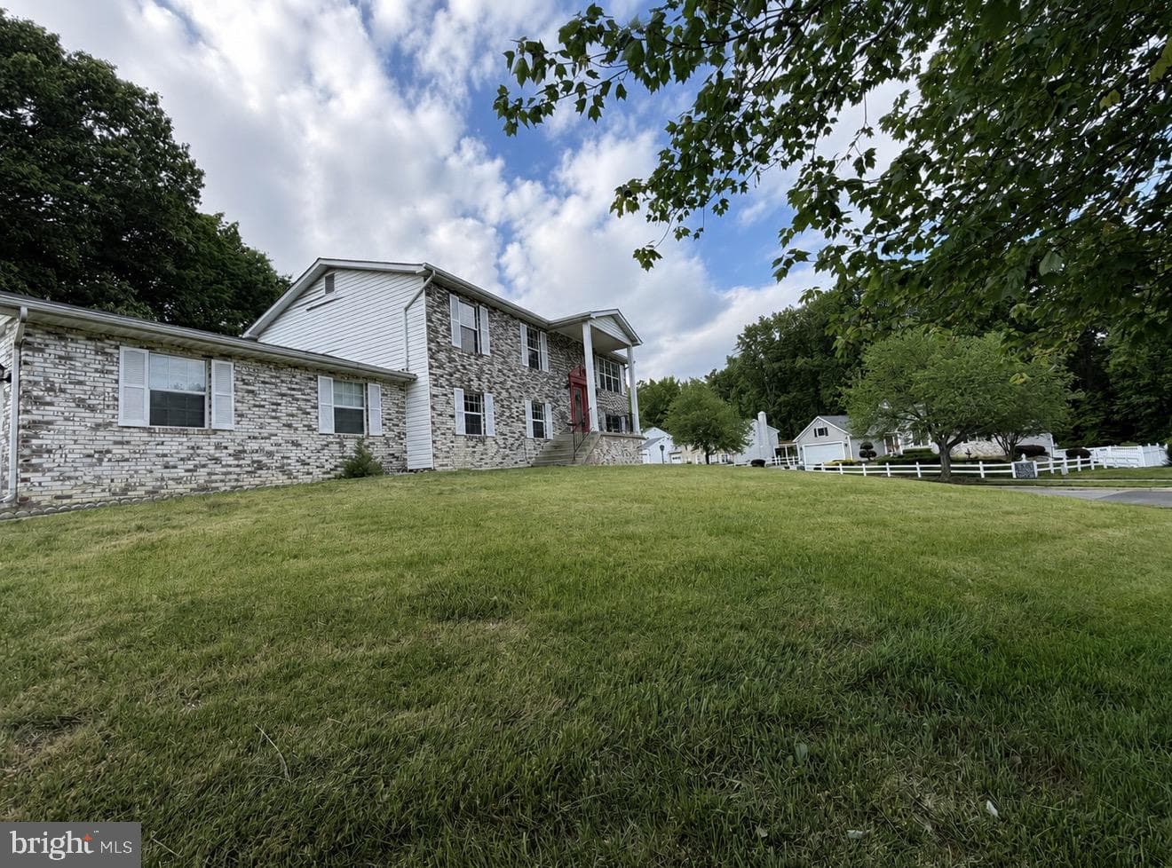 1512 Jomar Drive photo 2