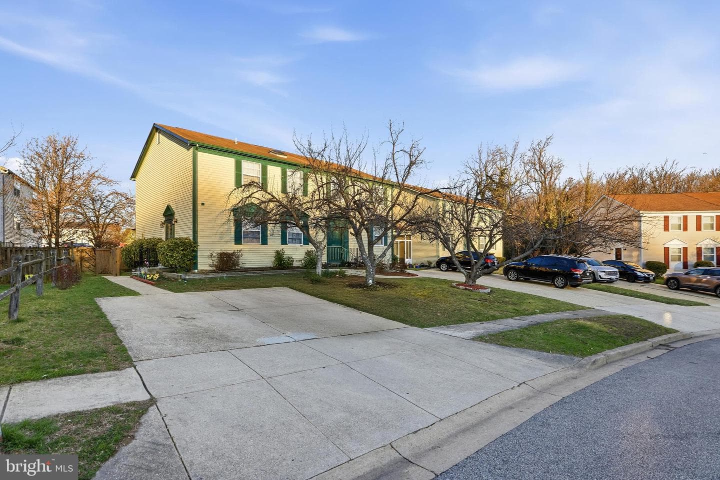 2923 North Grove photo 1