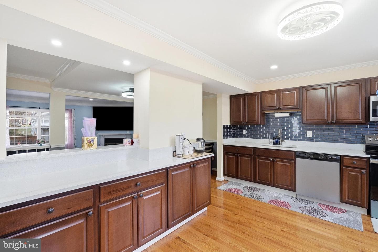 2923 North Grove photo 5