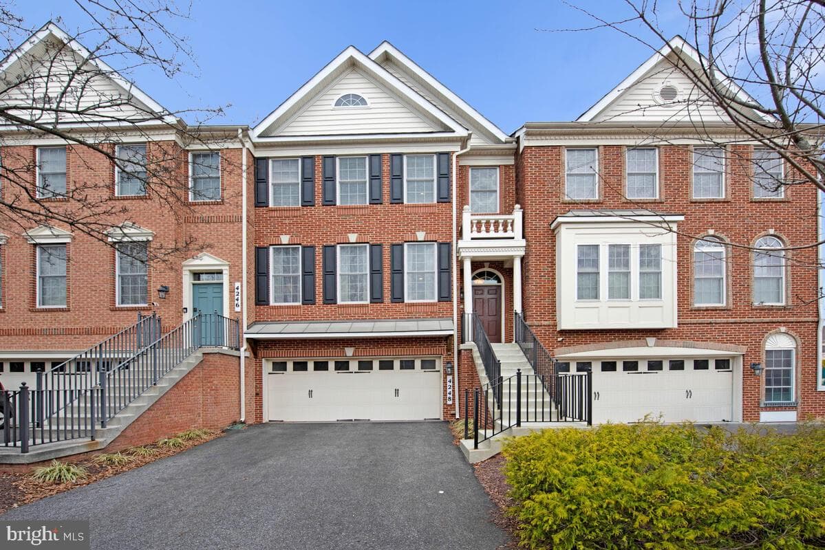 4248 Chariot Way