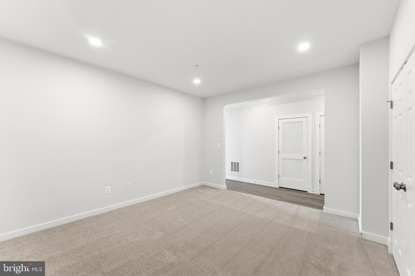 125 Summit Point Boulevard #13-J photo 15