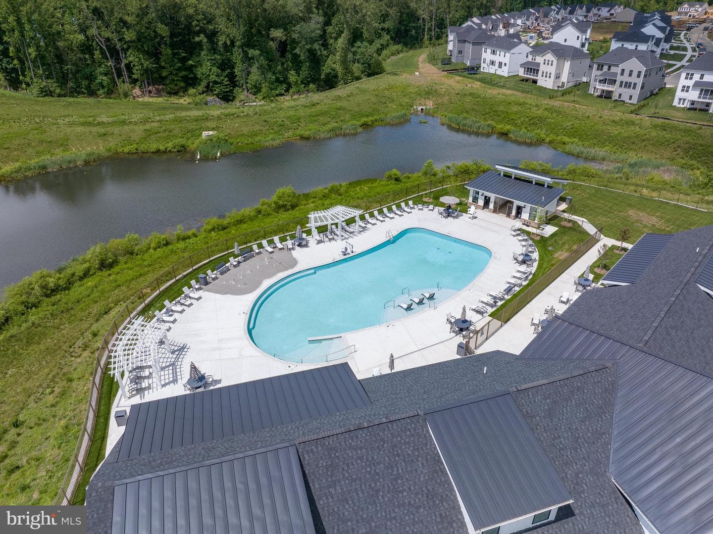 125 Summit Point Boulevard #13-J photo 19