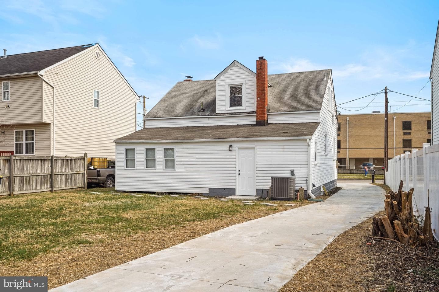 3417 Forestville Place photo 4